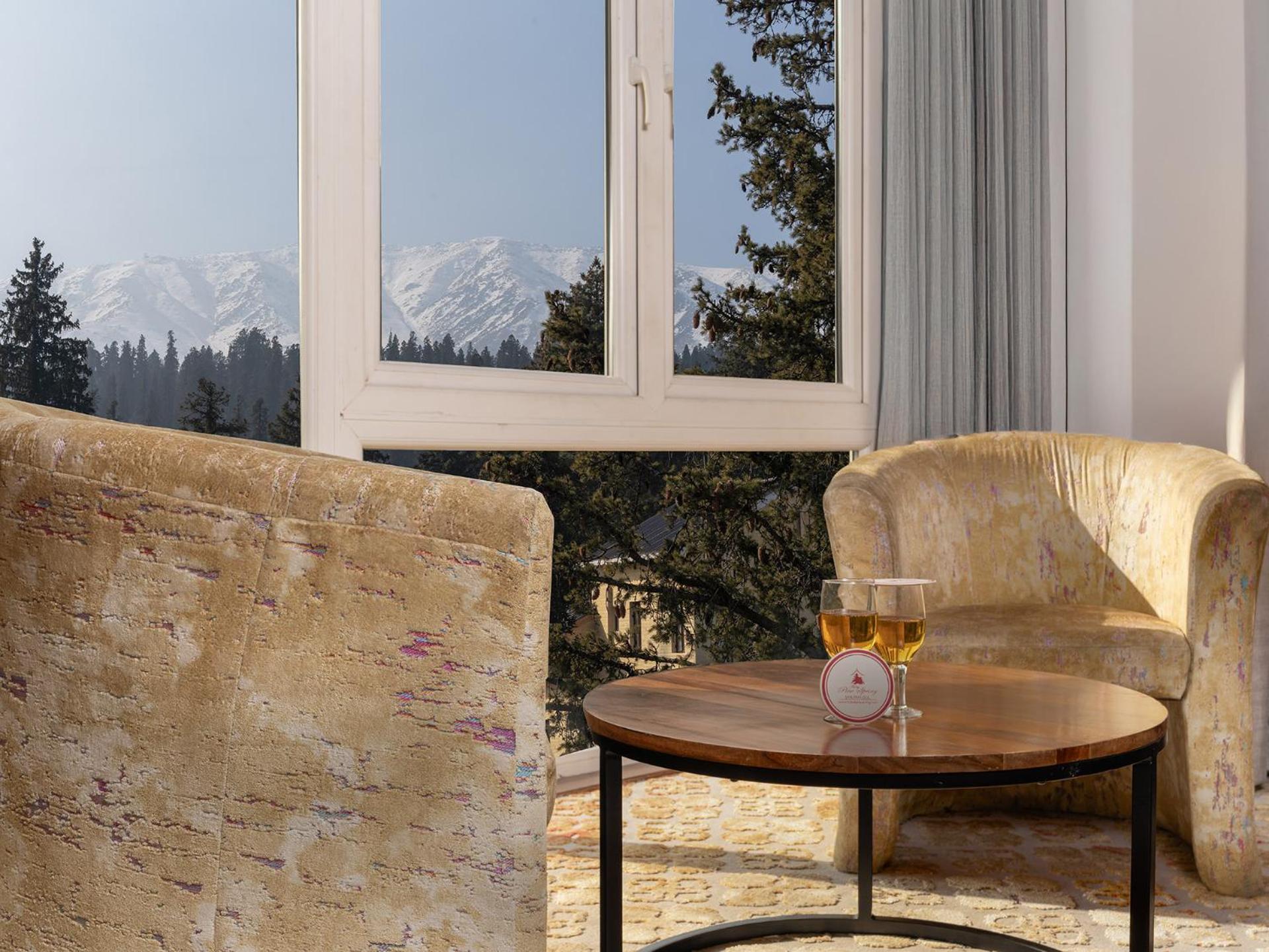 Hotel Pine Spring Gulmarg Exterior photo
