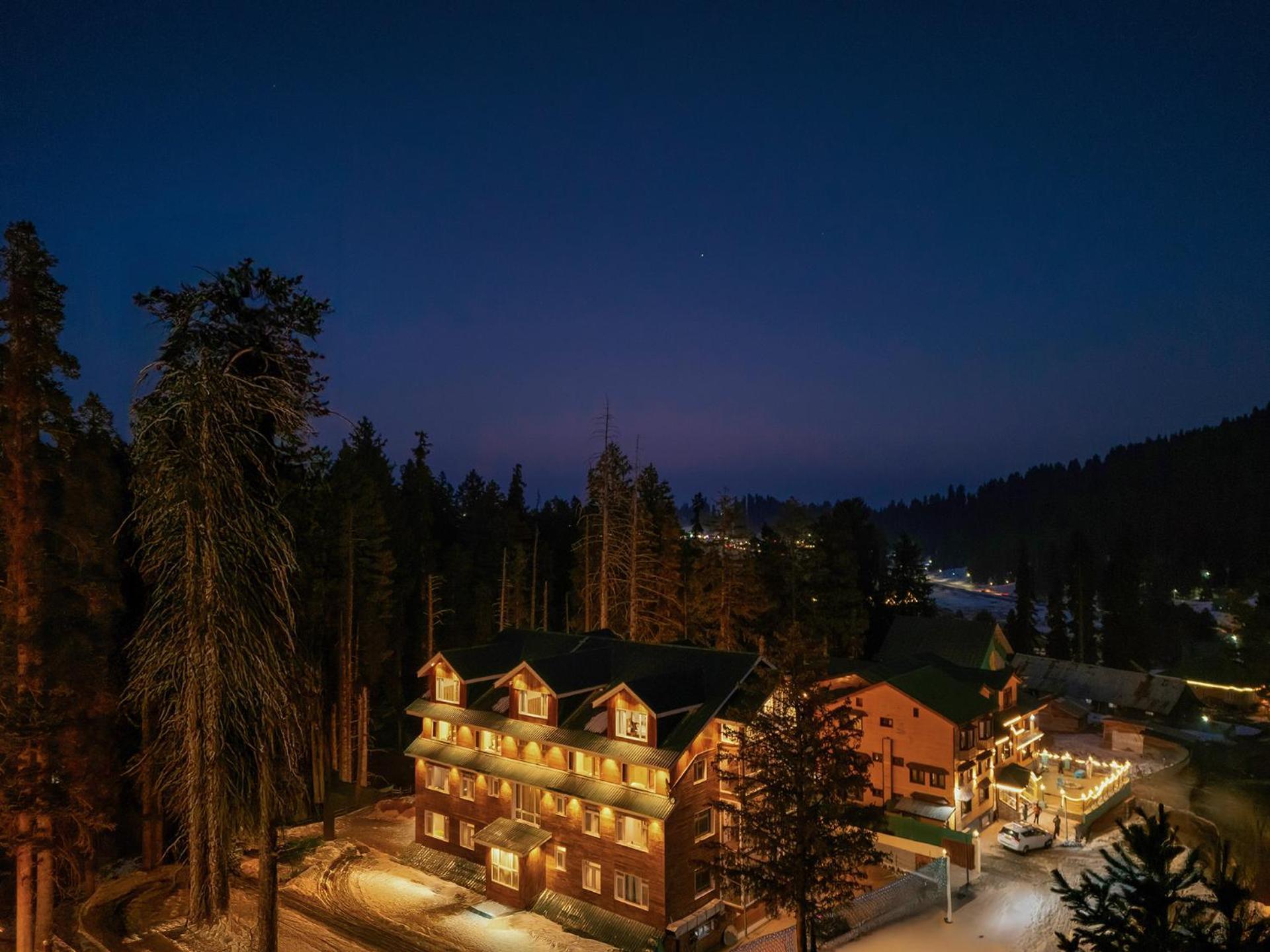 Hotel Pine Spring Gulmarg Exterior photo