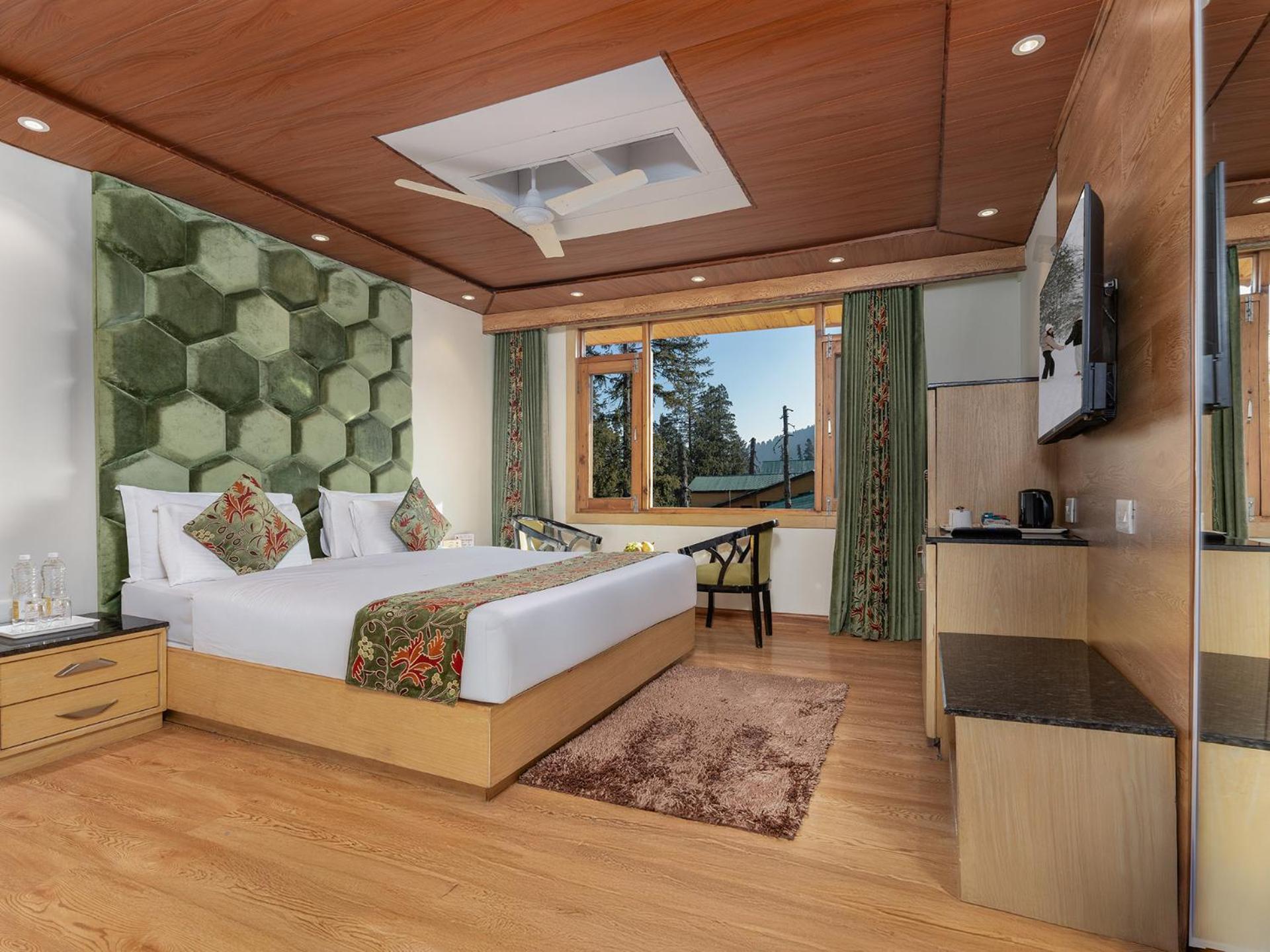 Hotel Pine Spring Gulmarg Exterior photo