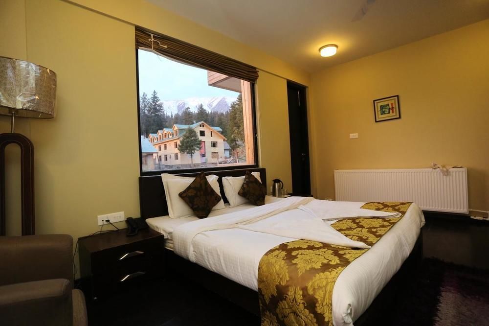 Hotel Pine Spring Gulmarg Exterior photo